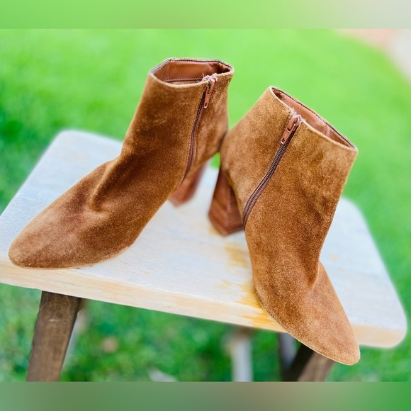 Steve Madden Shoes - Steve Madden women’s booties size 9 leather upper